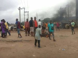 Angry youths in Aba protesting against the death of a Keke rider