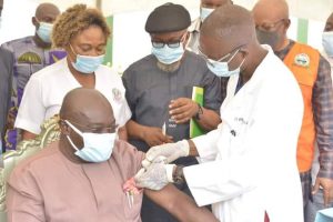 Governor Okezie Ikpeazu getting vaccinated against COVID-19