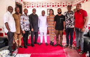 Newly elected executives of Abia Online Media Practitioners and the Abia State Commissioner of Information, Barr. Eze Chikamnayo 